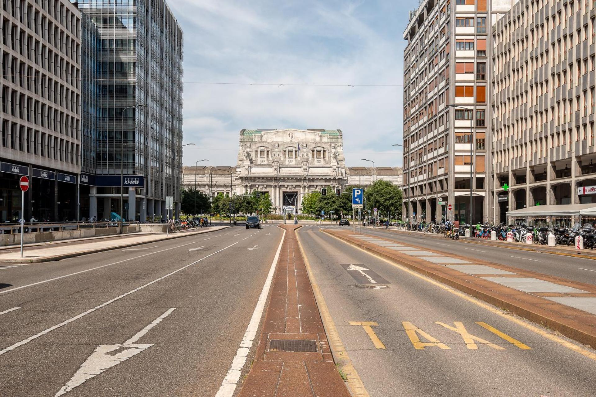 Stayeasy Filzi11 - 3 Bedrooms, 2 Baths - Central Station, Milan